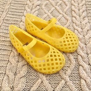 Old Navy yellow jelly sandals